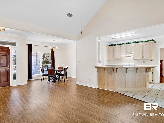 5th image of 174 Hawthorne Cir