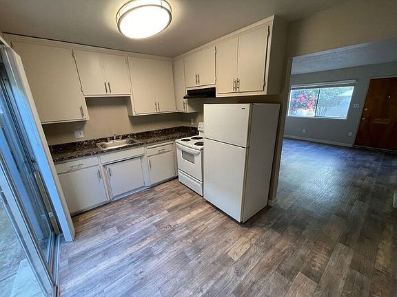 2nd image of 1818 H St APT 8