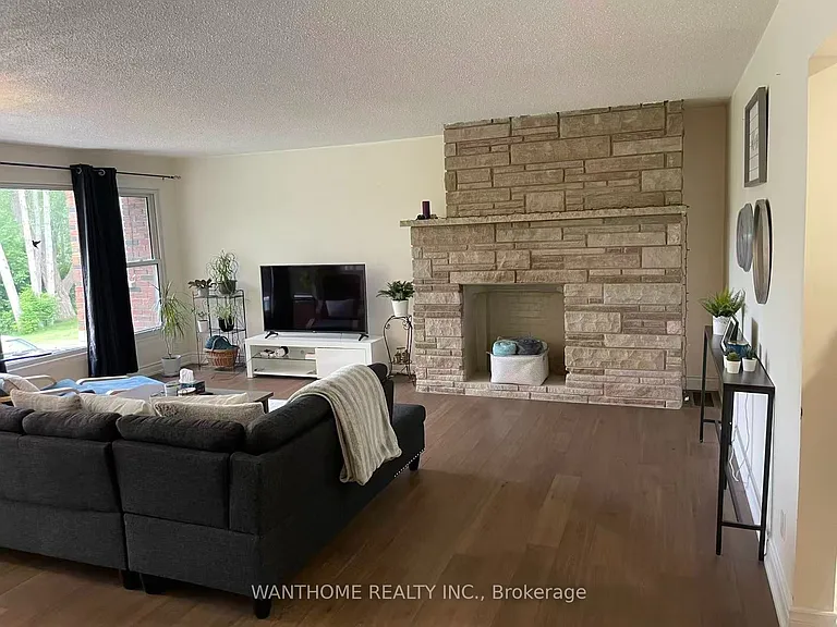 27076 Civic Centre Rd — Photo 6