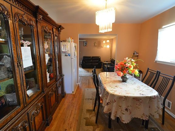 2nd image of 75 Elissa Ln