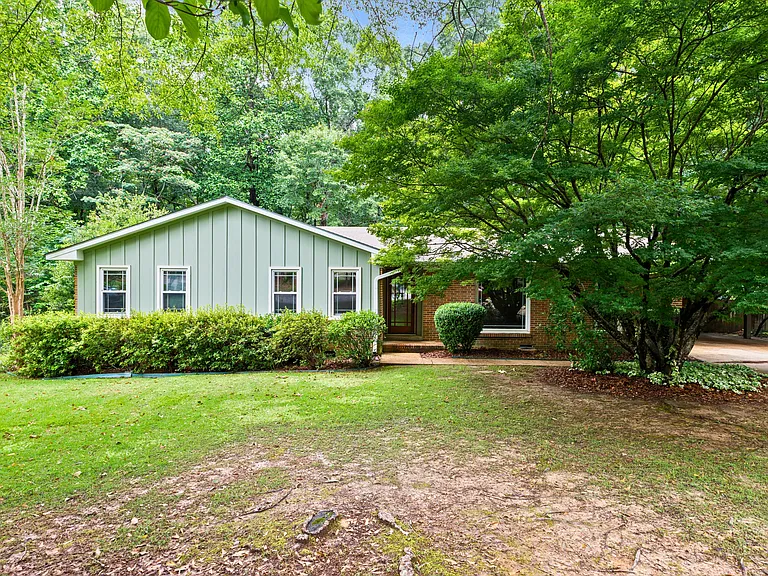 1344 Peachtree Cir — Photo 1