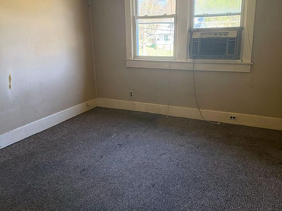 4th image of 2622 Woodrow Dr