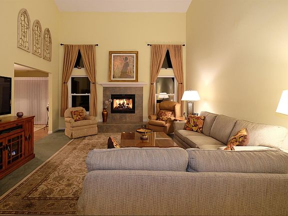 3rd image of 4575 Pearl Ct