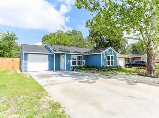 3705 Meadowlake Rd, Pasadena, TX 77503