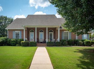 102 Heathrow Ct, Florence, AL 35633
