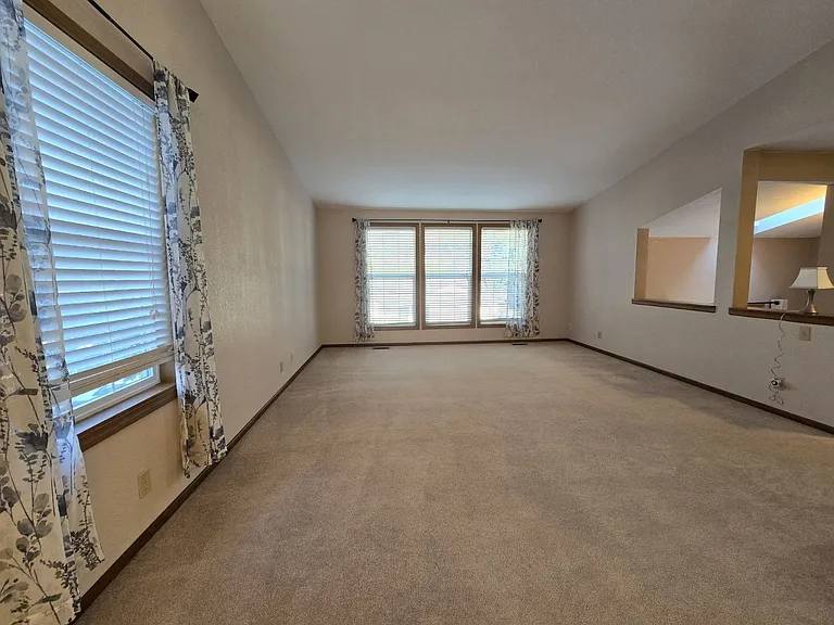 1335 NW Vallejo Dr — Photo 12