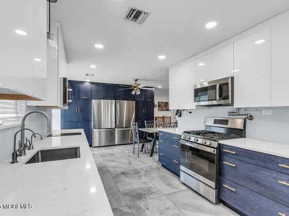 8 Round Valley Court, Lakewood, NJ 08701