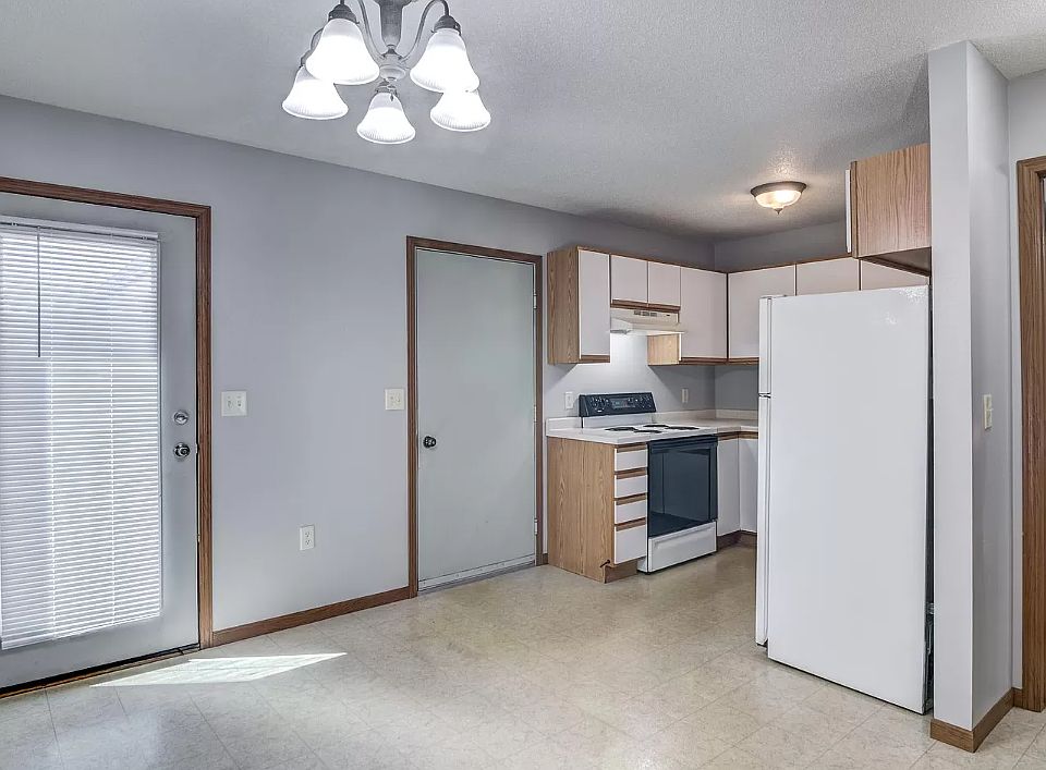 1st image of 3121 Oak Knoll Dr #17529564
