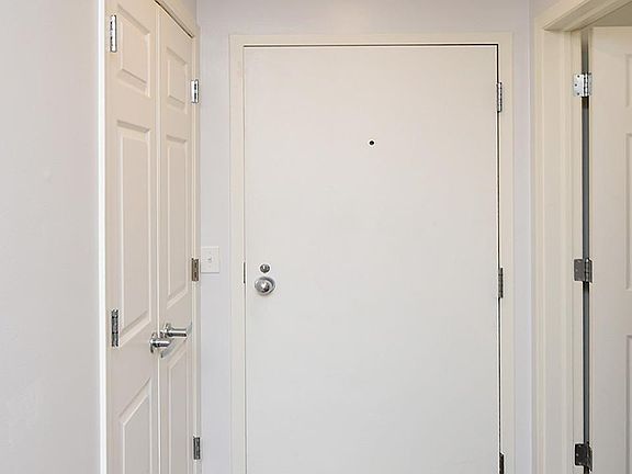 4th image of 100 N 12th St APT 604