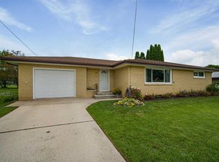 858 Maple St, Cleveland, WI 53015