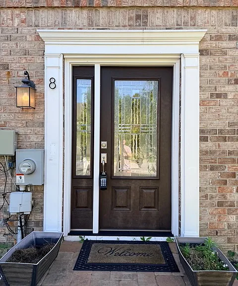 8 Crenshaw Ct — Photo 1