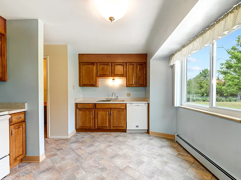 518 Clover Ln — Photo 22