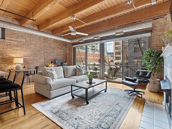 4th image of 14 N Sangamon St APT 201