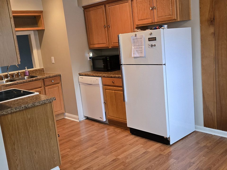 Kitchen area appliences included