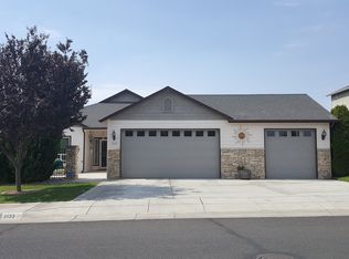 2133 NW Dusk Dr, Hermiston, OR 97838