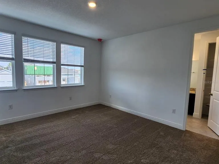 19050 Blueleaf St — Photo 19