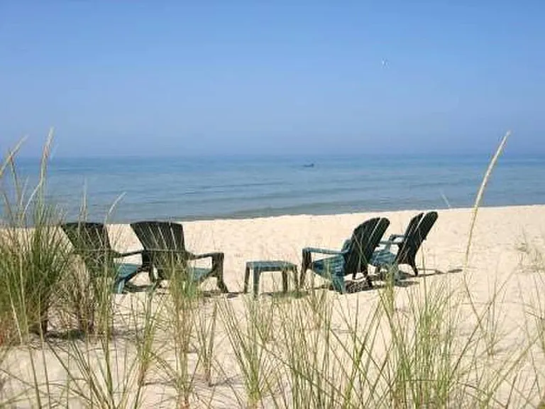 140 feet of Lake Michigan frontage