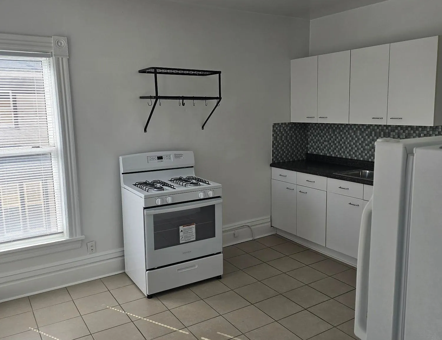 2 bed, 1200 sqft, $1,595 — Photo 2