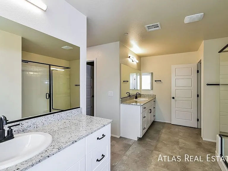 4527 Sapphire Moon Ave — Photo 11
