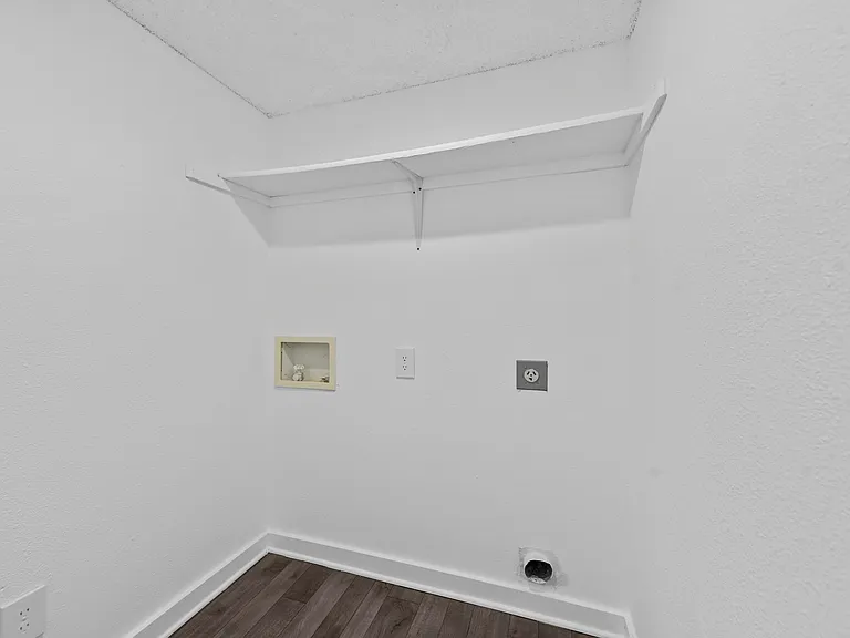 Washer/dryer connection for in-apartment laundry