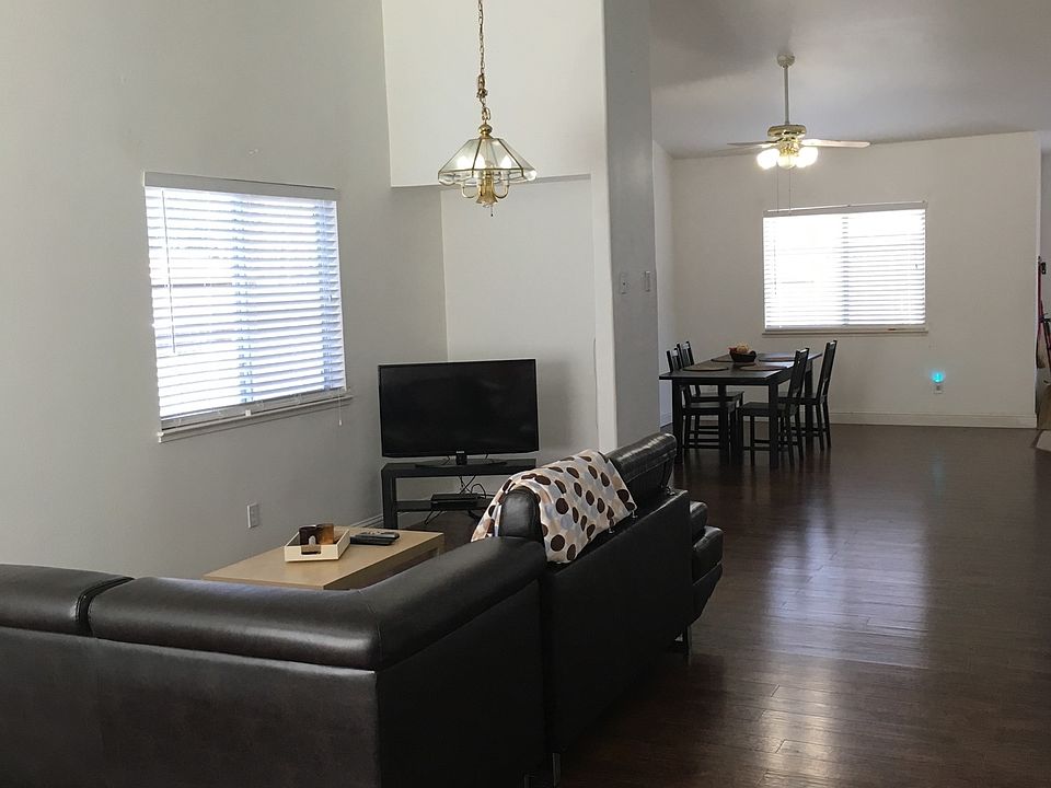 2nd image of 8 White Stone Ct