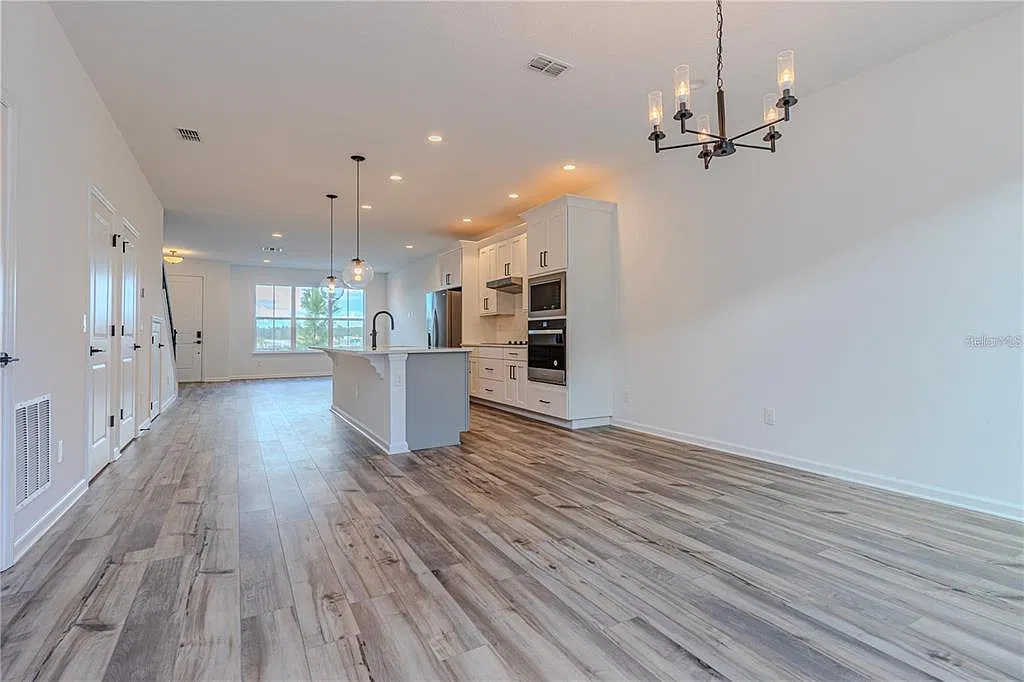 3 bed, 2.5 bath, 1863 sqft, $2,750 — Photo 4