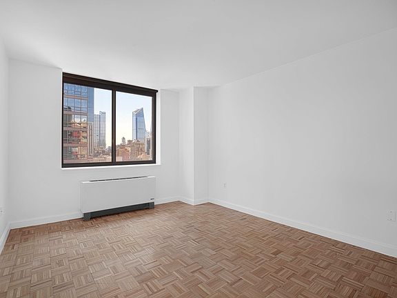 4th image of 360 W 43rd St APT S23g
