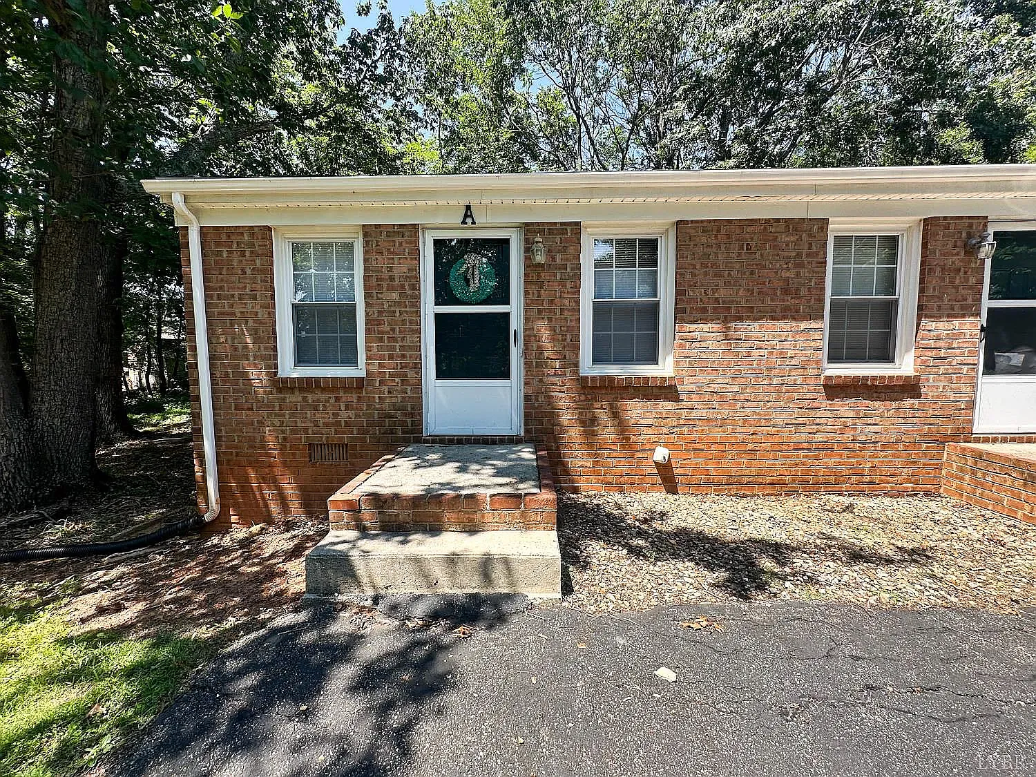 256 Oak Hill Dr — Photo 1