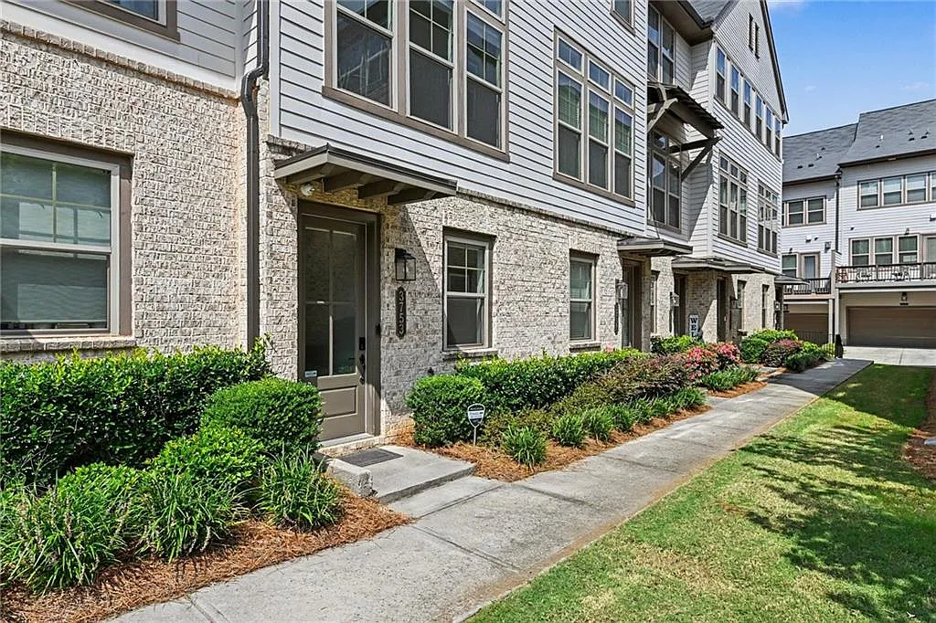 3 bed, 3.5 bath, 2184 sqft, $3,300 — Photo 2