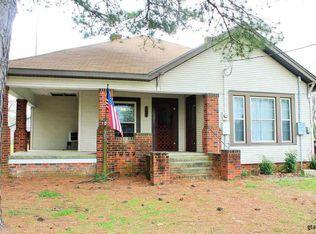 105 W 4th St, Winfield, TX 75493