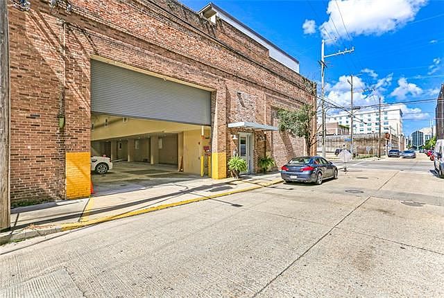 1st image of 1061 Tchoupitoulas St #305