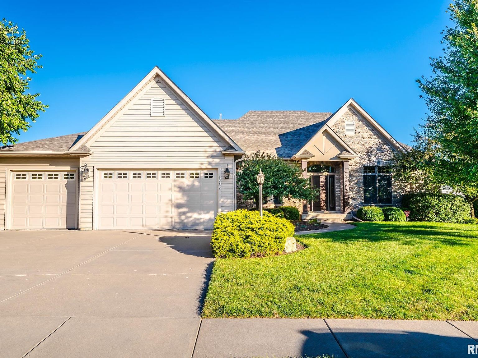 3239 Westminster Rd, Bettendorf, IA 52722 Zillow