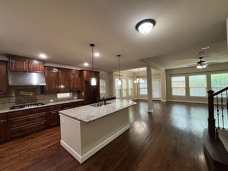 2908 N Umberland Dr — Photo 11