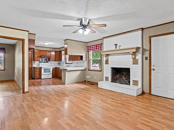 5th image of 1009 Woodland Park Rd