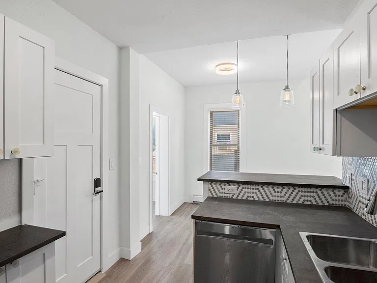 1256 N Corona St #4 — Photo 9