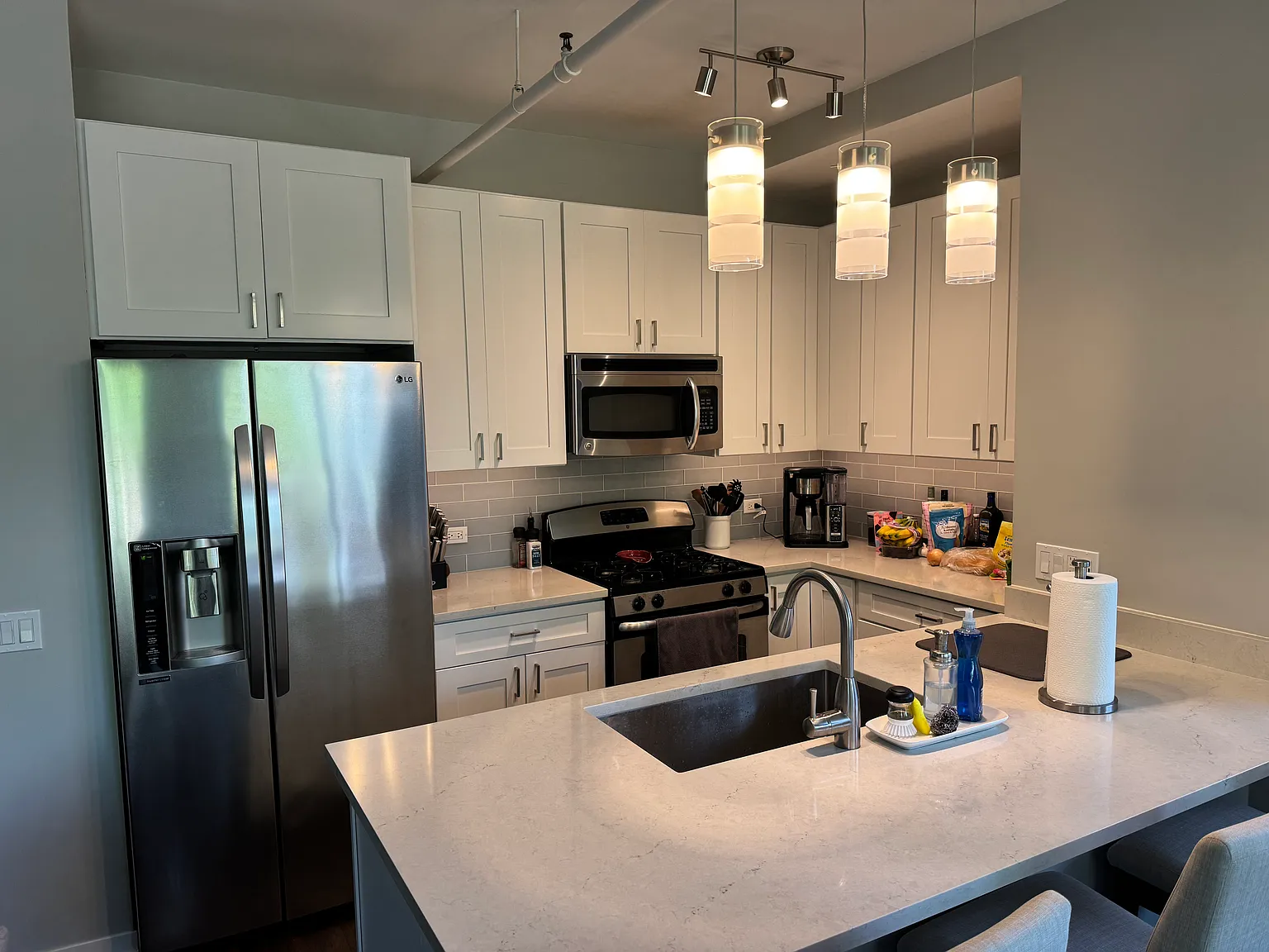 2 bed, 1200 sqft, $4,200 — Photo 3