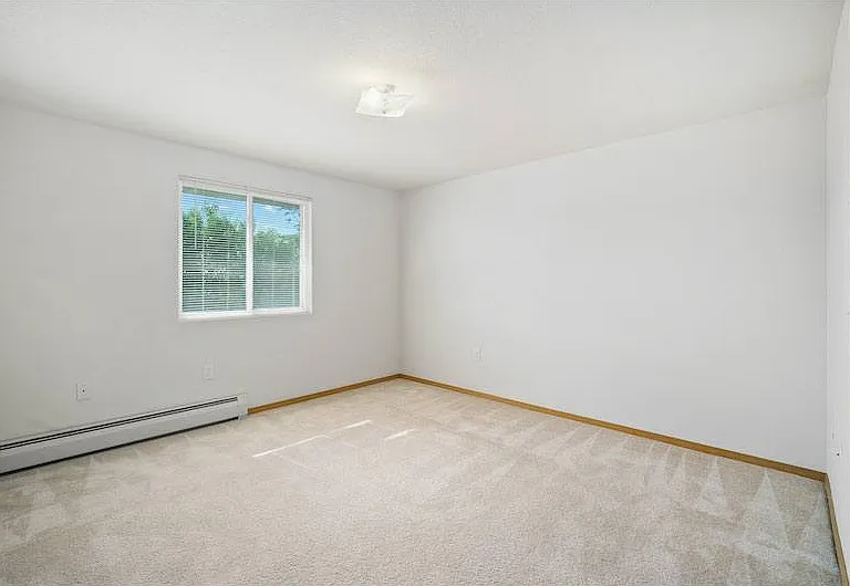 HILLTOP PARK APARTMENTS — Photo 7