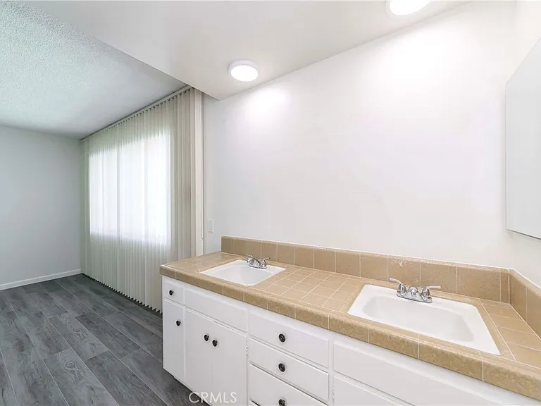 4610 Rockbluff Dr — Photo 23