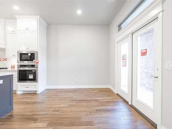 5th image of 3324 Holland Cir