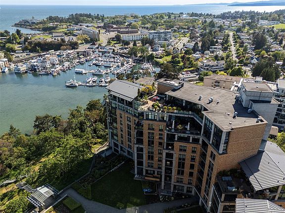 2nd image of 847 Dunsmuir Rd #106