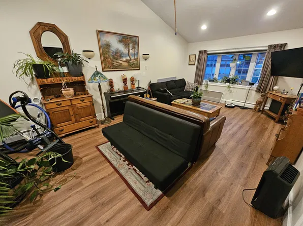 3 Sprague Ln, Worcester, MA 01604