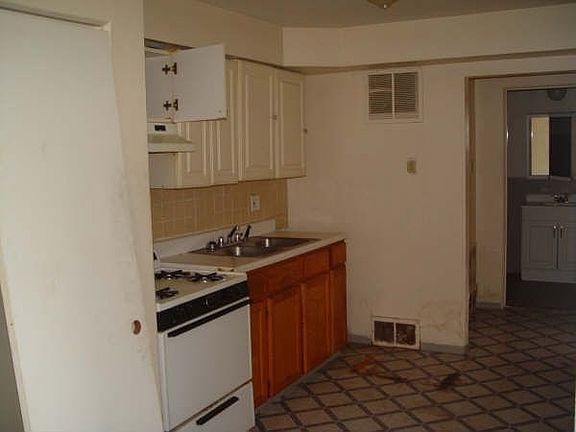 5th image of 3850-3852 Eichelberger St