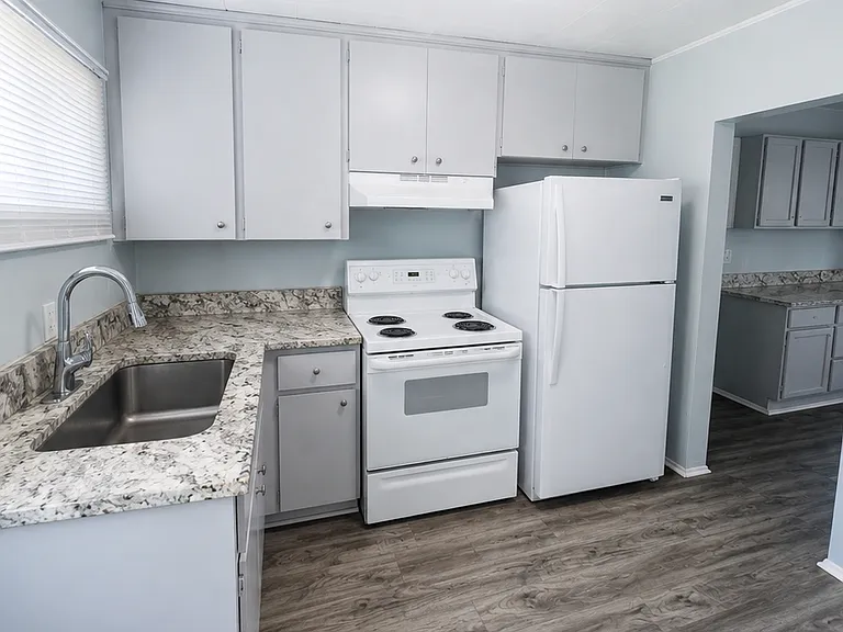6758 Republic Ave — Photo 2
