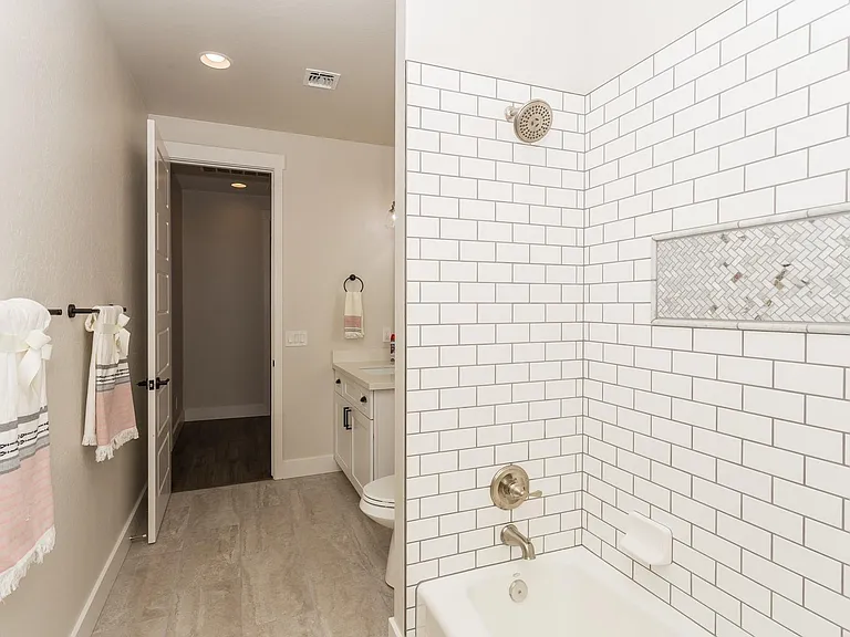 1709 Stratford Pl — Photo 6
