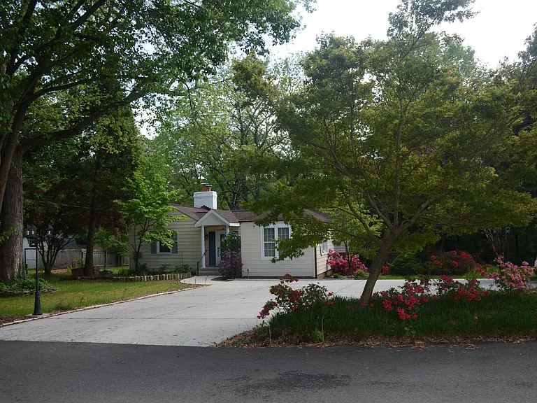 8261 Little River Tpke — Photo 1