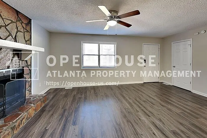 3 bed, 2.0 bath, 1232 sqft, $1,790 — Photo 3