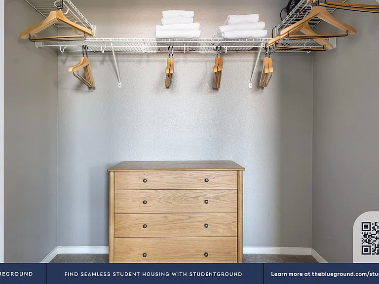 Walk-in Closet