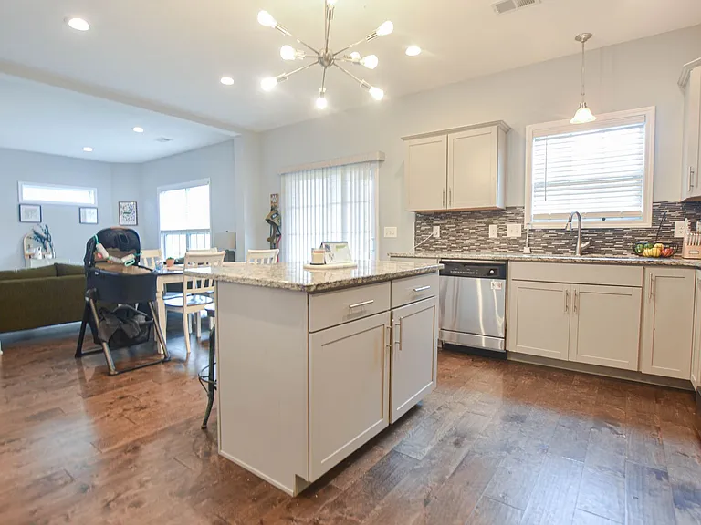 1048 Barnhill Rd — Photo 7