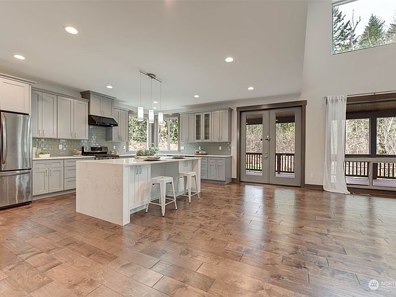 5th image of 6006 97th Drive NE
