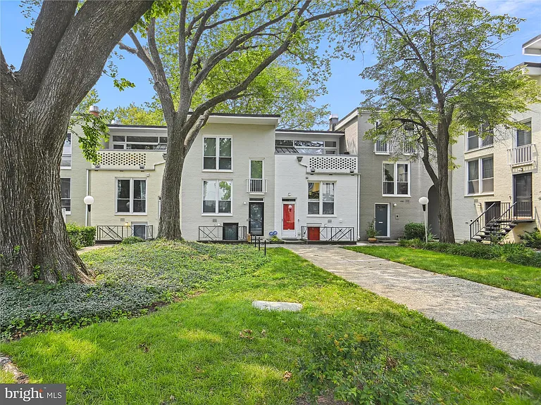 56 G St SW #B — Photo 20
